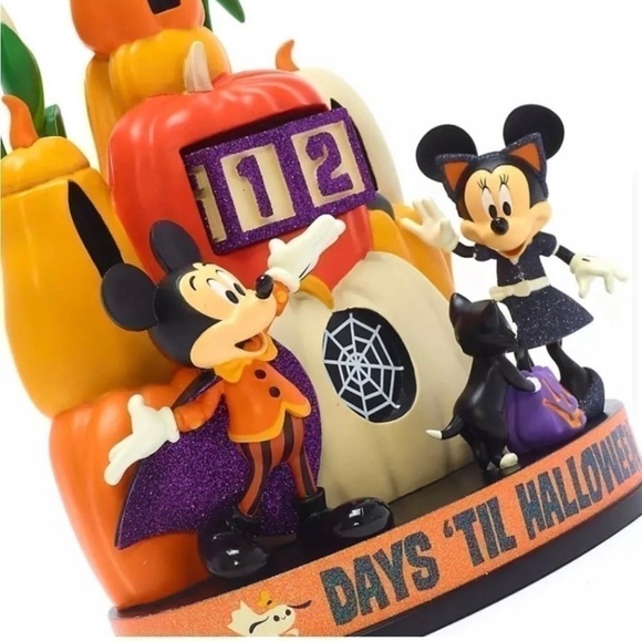 Mickey & Minnie Halloween Countdown - Picture 4 of 5